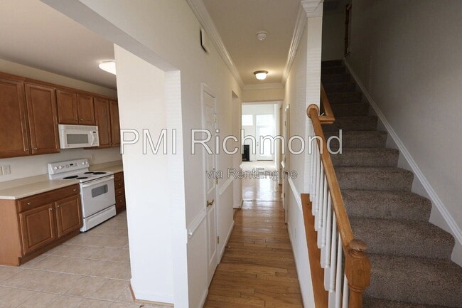 Building Photo - 5805 Park Creste Dr