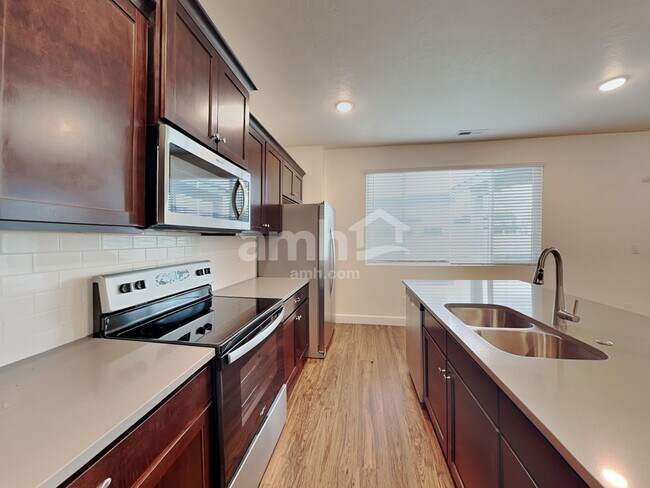 Foto del edificio - 884 N Garnet Creek Ave