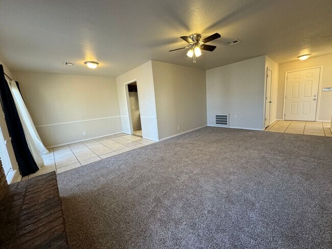 Foto del edificio - Gorgeous 3 bedroom 2 bathroom home