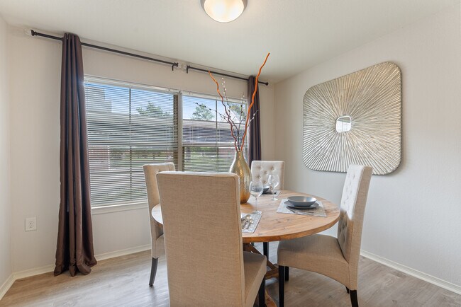 Foto del edificio - Centerstone Apartment Homes