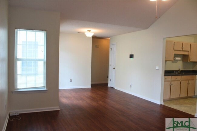 Foto del edificio - 132 Bluelake Blvd