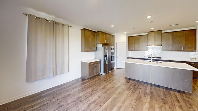 Foto del edificio - **Newer Built Resort style gated community...