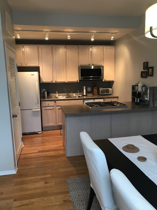 Kitchen - 811 S Lytle St