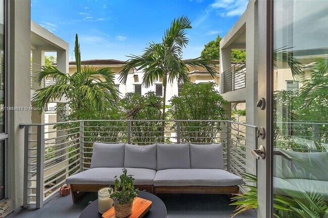 Foto del edificio - 3062 Bird Ave