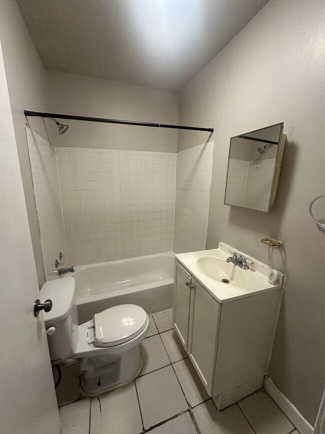 Foto del edificio - 412 E Walnut Ln