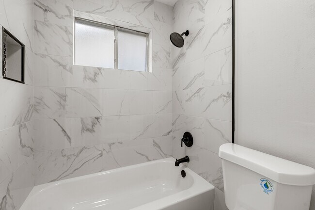 Foto del edificio - 22039 Rivermead Dr