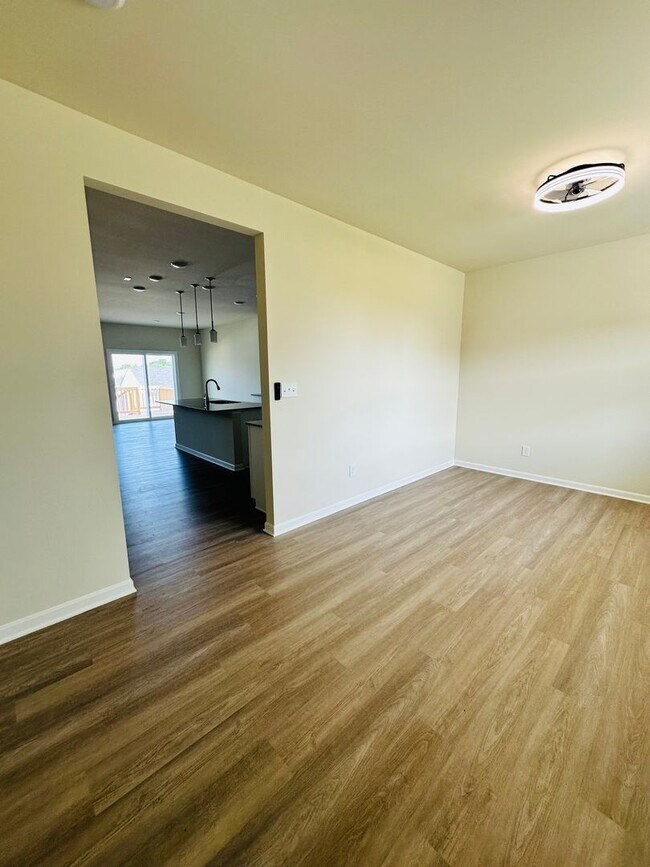 Foto del edificio - Charming New Construction Home for Rent in...
