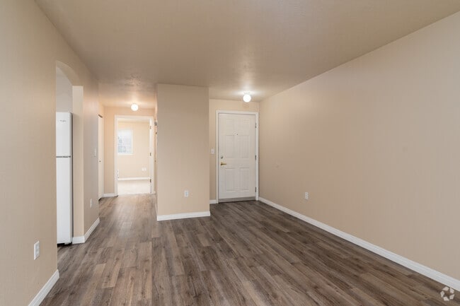 1BR, 1BA - 690SF - Cherry Apartments