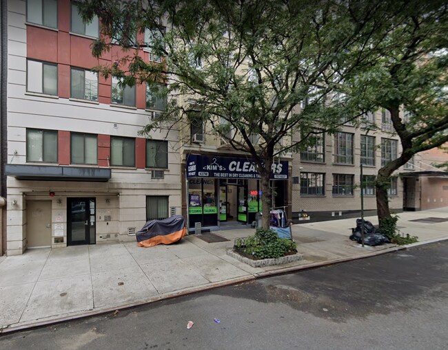 Building Photo - 437 W 53rd St