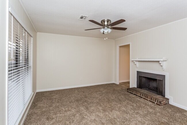 Building Photo - 5 Silverwood Dr
