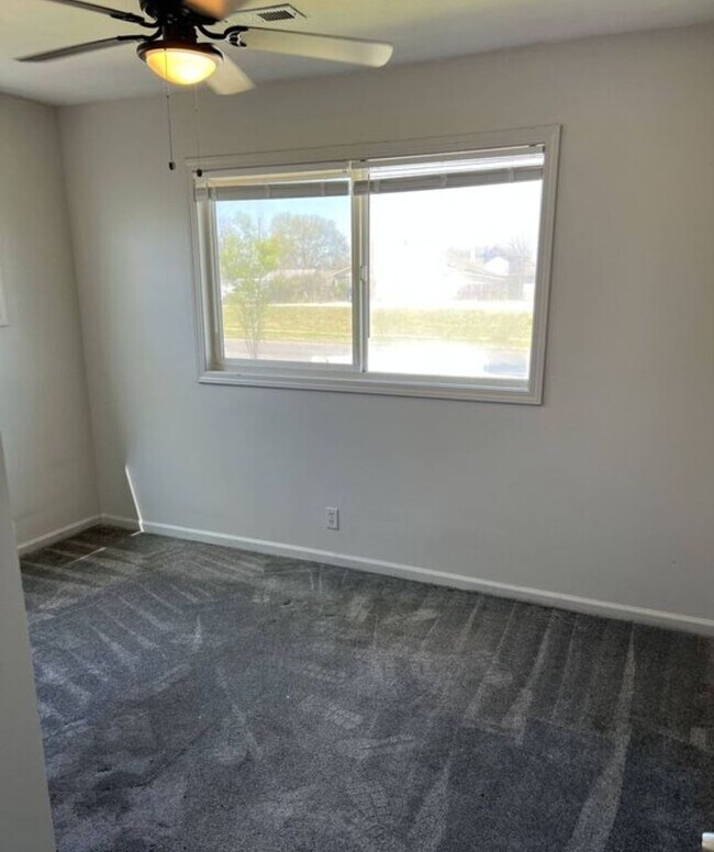 Foto del edificio - 4211 E Linwood Blvd