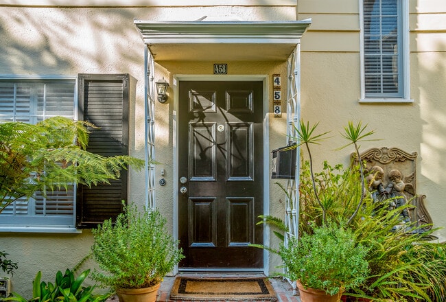 Foto del edificio - 458 S Bedford Dr