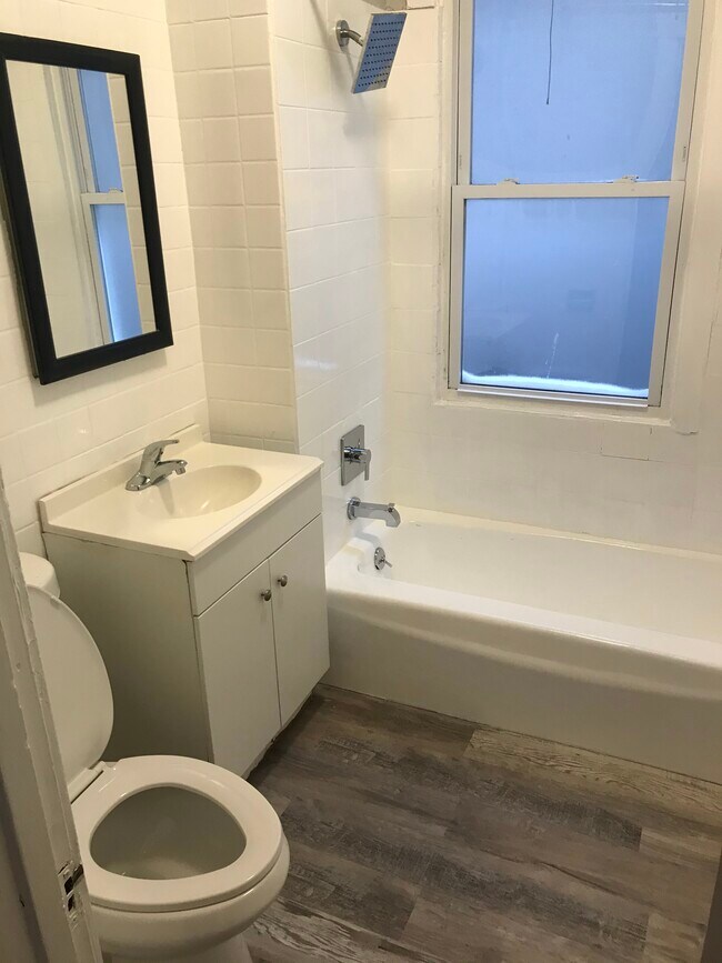 Bathroom - 3735 W Sunnyside Ave