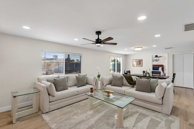 Foto del edificio - 4025 E Surrey Ave