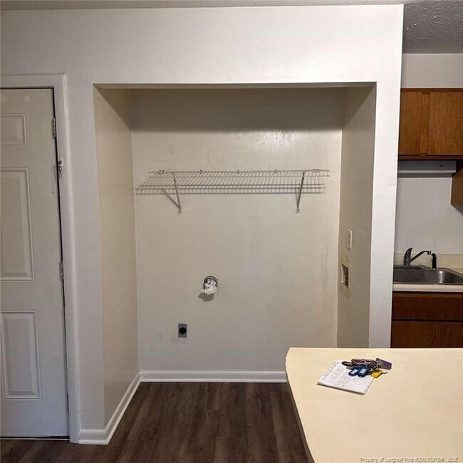 Foto del edificio - 6408 Starbrook Dr