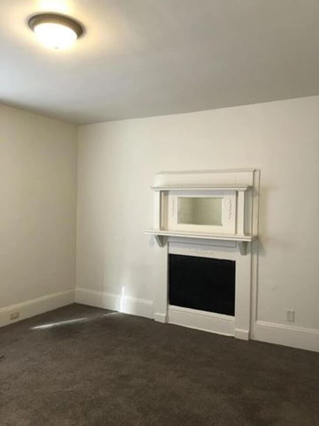 Foto del edificio - 1613 Loudon Ave NW