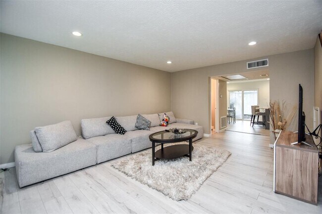 Foto del edificio - 5807 Beverly Hill St