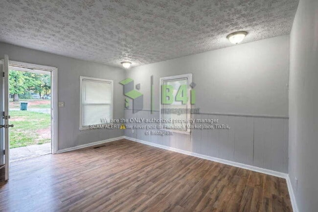Building Photo - 1313 Ridgeview Dr