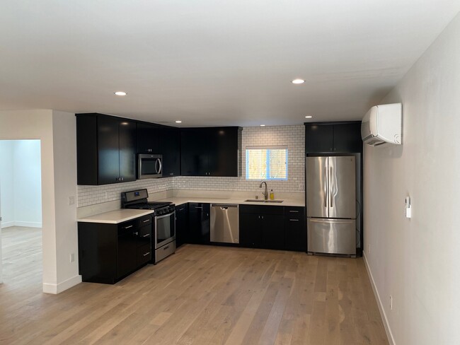 Kitchen with new appliances - 2100 Rome Dr