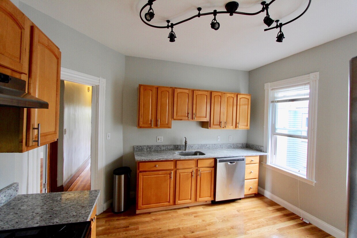 Primary Photo - 137 Pleasant St