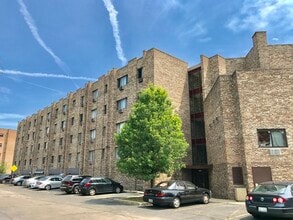 Building Photo - 5306 N Cumberland Ave