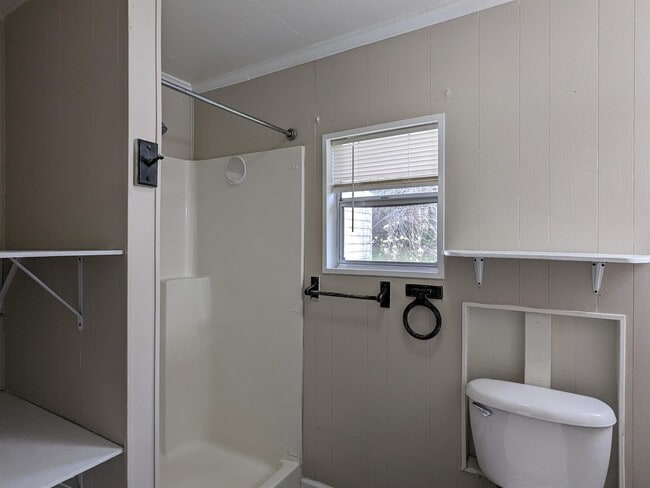 Building Photo - 150 Hollyhill Dr