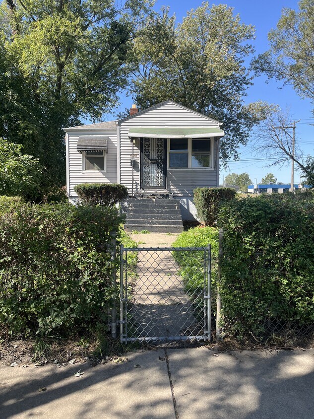 Primary Photo - 2400 Johnson St