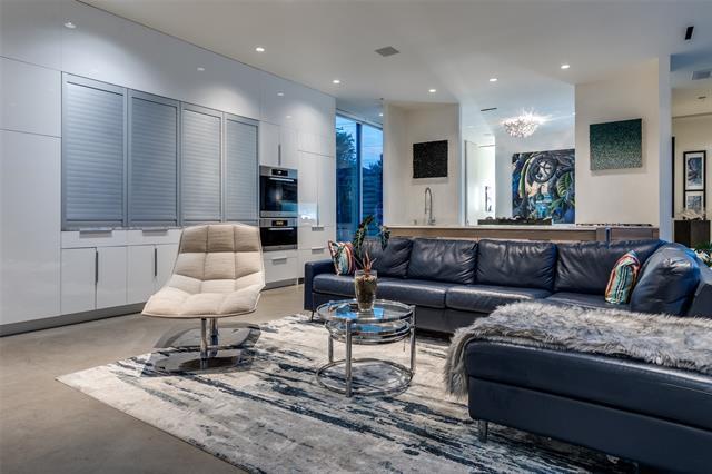 Foto del edificio - 2300 N Carroll Ave