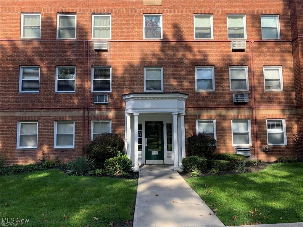 Foto principal - 13817 Cedar Rd