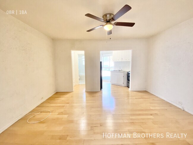 Foto del edificio - 473 S Roxbury Dr