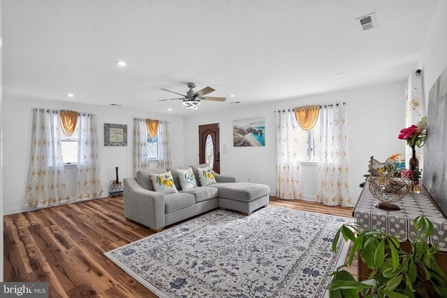 Foto del edificio - 137 Walker Ln