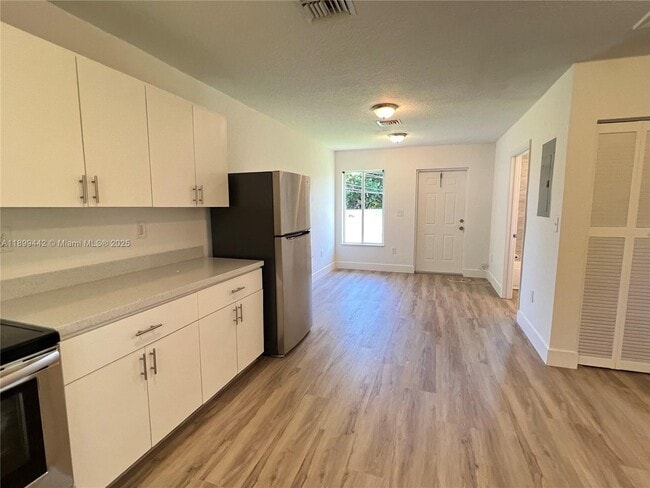 Foto del edificio - 1347 NE 111th St