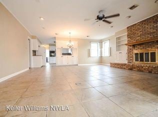 Building Photo - 7338 University Dr