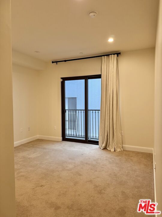 Foto del edificio - 10647 Ashton Ave