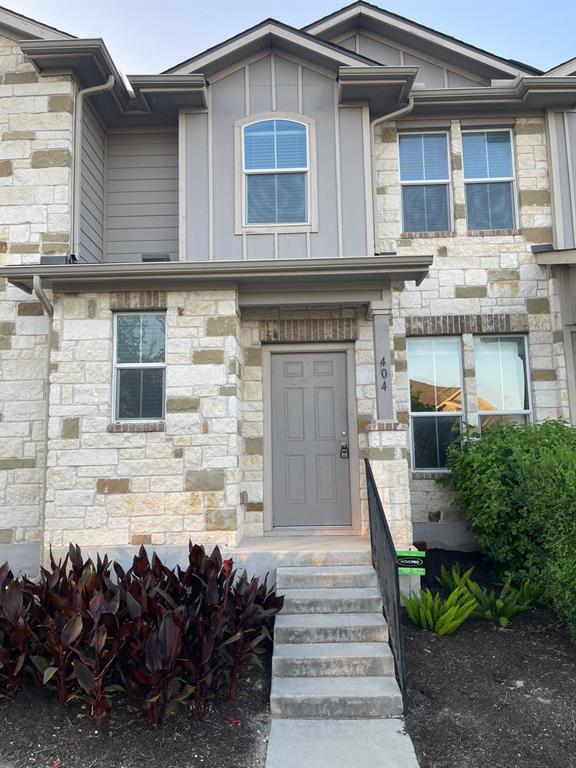 Foto principal - 404 Crater Lake Dr