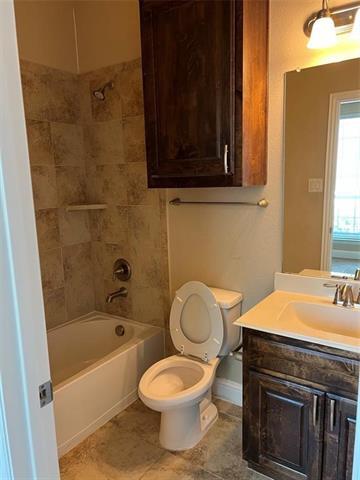 Building Photo - 2473 Kingsgate Dr