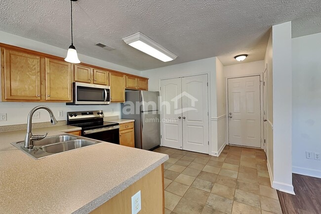 Building Photo - 1504 Beaconcrest Cir