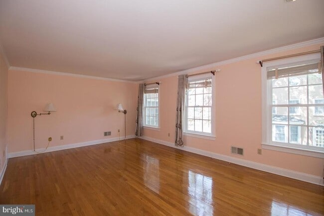 Building Photo - 42 Governors Ln