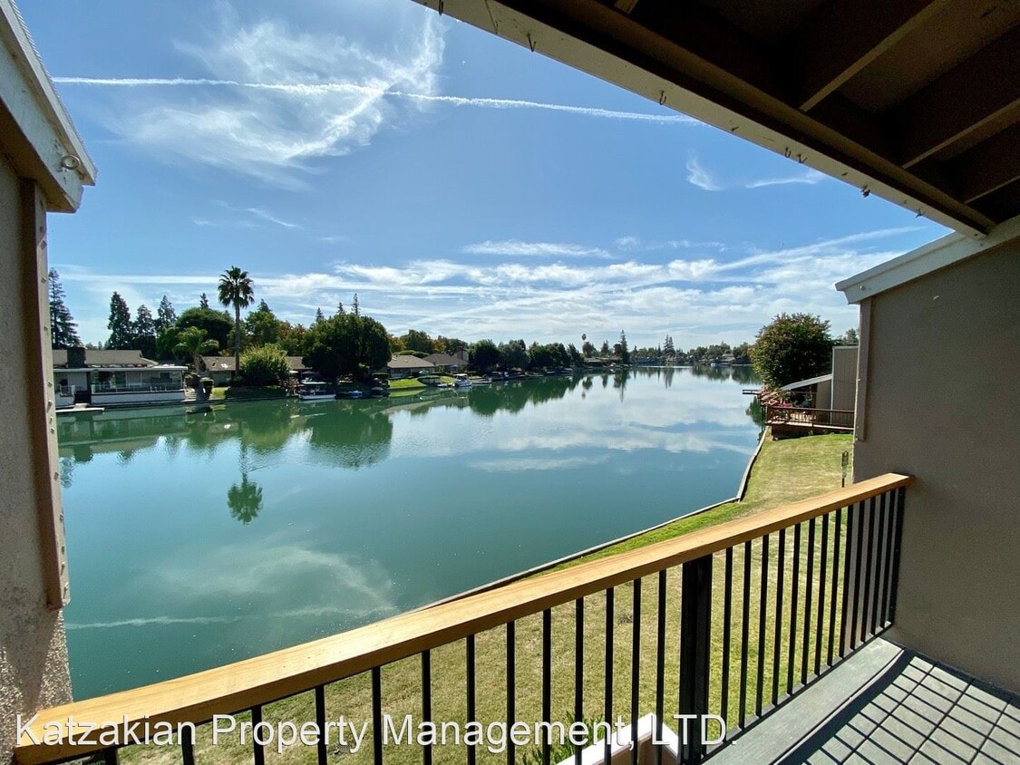 Primary Photo - 3702 W Benjamin Holt Dr