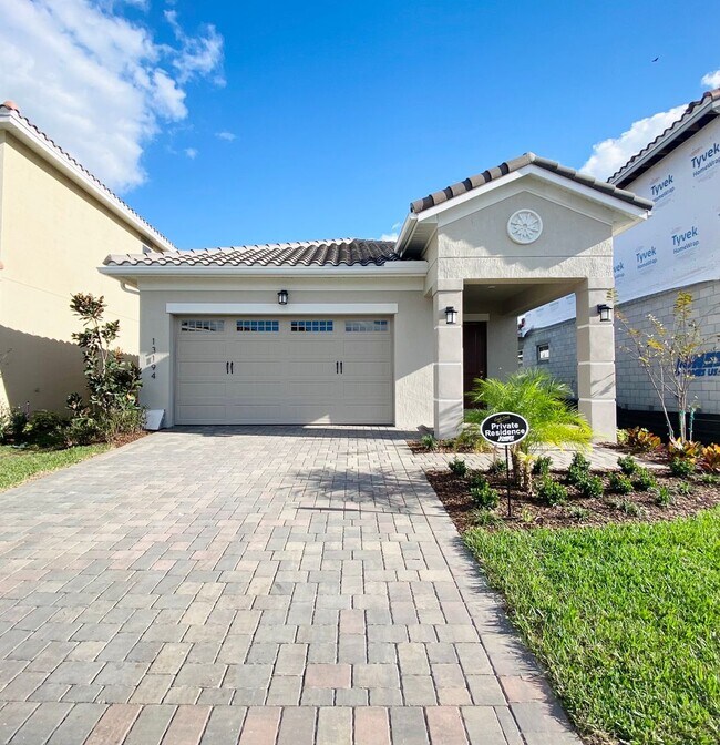 Foto del edificio - Beautiful brand new house in Eagle Creek c...