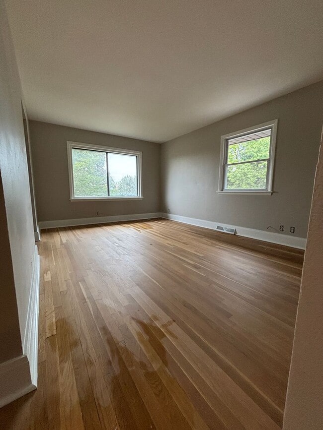 Building Photo - 516-518-518 S 70th St