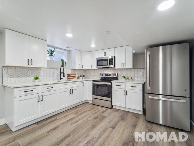 Building Photo - Basement level 2 Bedroom Home in Denver