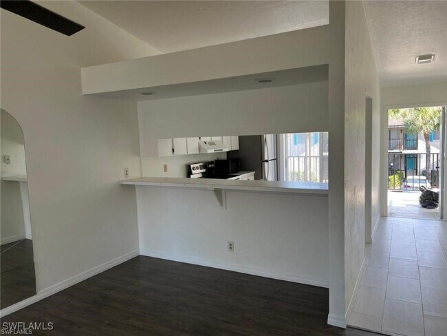Foto del edificio - 4130 Looking Glass Ln