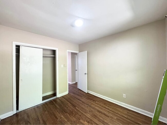 Building Photo - 2 Bed 1 Bath - Apartment