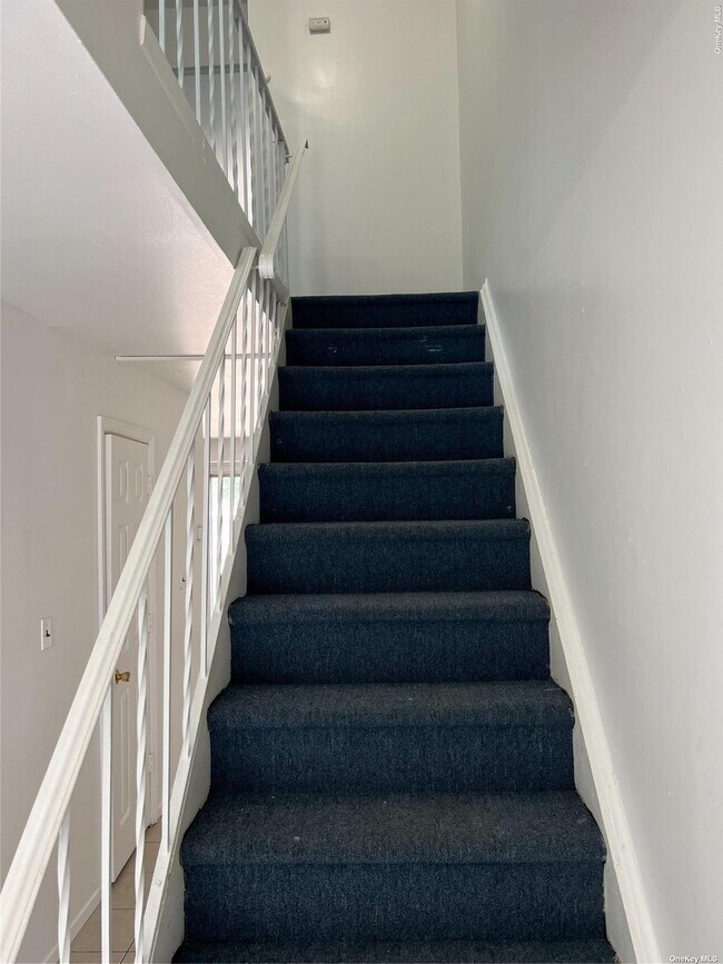 155 Hill Rise, Calverton, NY 11933 Townhome Rentals in Calverton NY