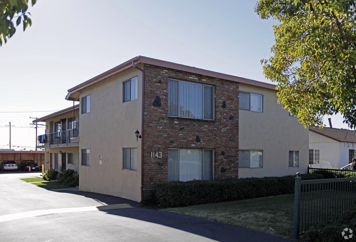 Primary Photo - 1143 W Stoneridge Ct