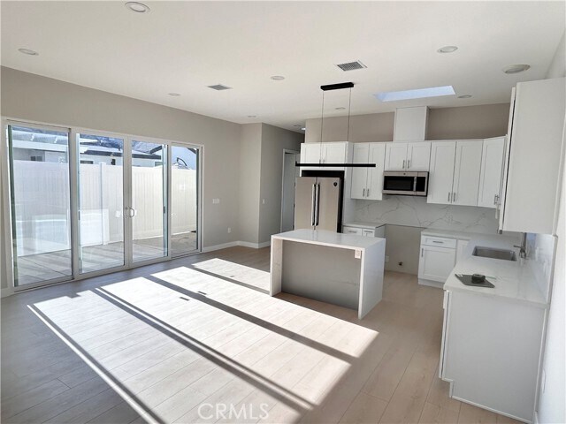 Building Photo - 7404 Hatillo Ave