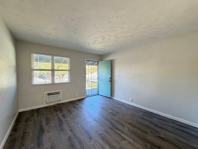 Building Photo - 829 N 4th Ave