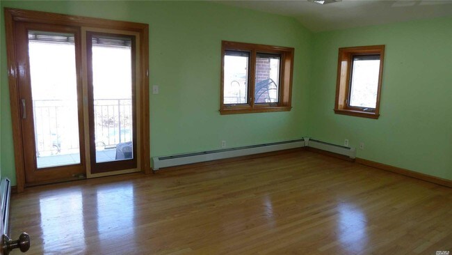 Building Photo - 4 bedroom in Bayside NY 11361