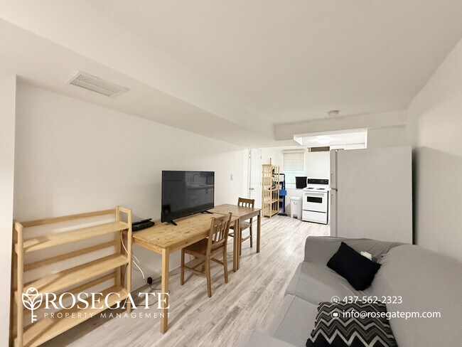 Photo du bâtiment - Cozy All-Inclusive Studio Basement Apartment with Central Air – Pickering